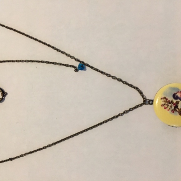 Songbird locket with bronze finish - Picture 2 of 8